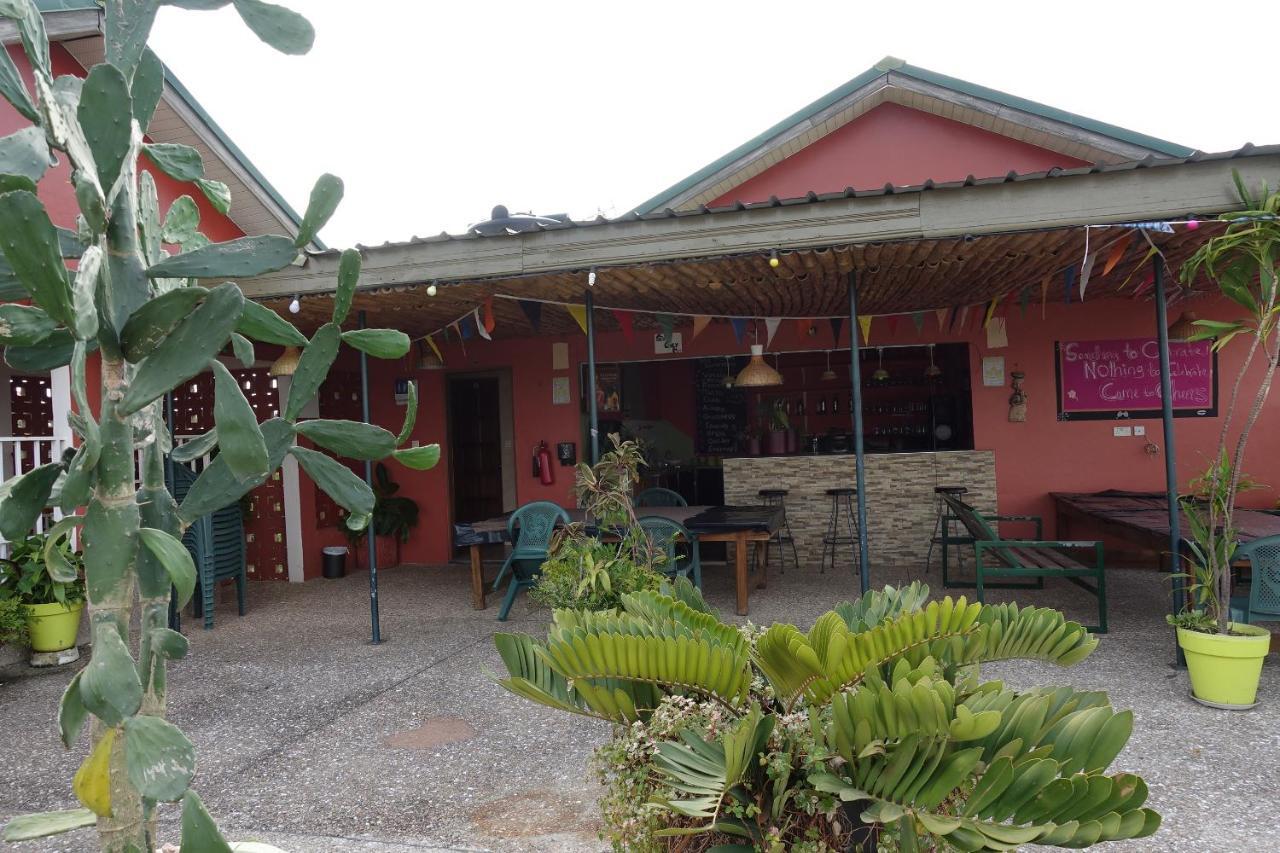 Cheers Guesthouse Botianaw Exterior photo